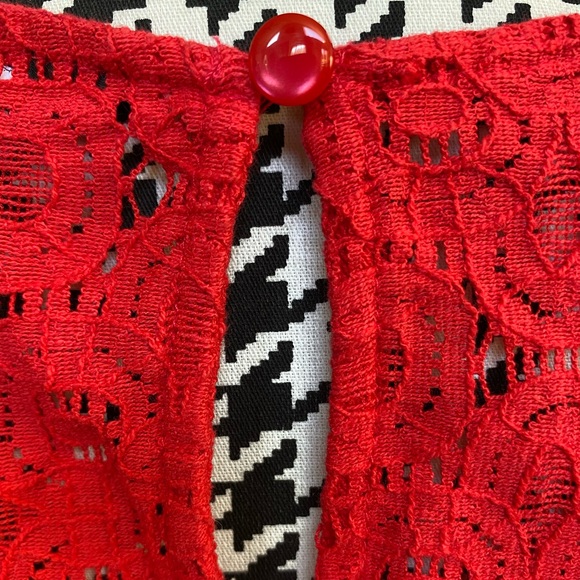 Project Runway Cold Shoulder Red Lace Top Size L Perfect For Christmas Holidays! - Picture 9 of 14